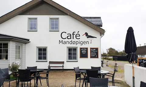 Foto af facadeskiltningen på Café Mandøpigen